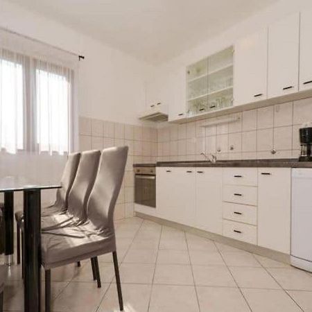 Apartment With Heated Pool And Sea View Трогір Екстер'єр фото