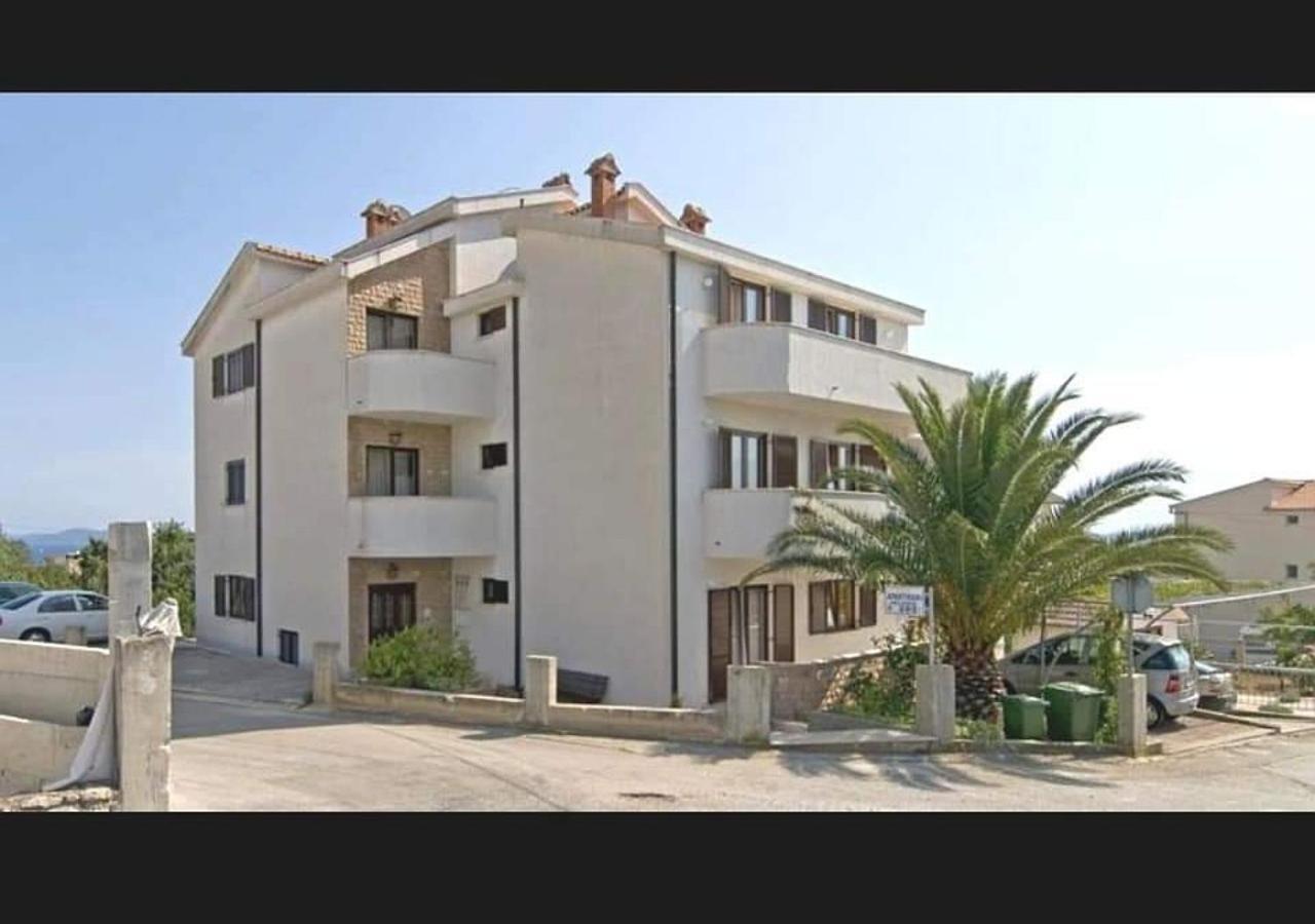 Apartment With Heated Pool And Sea View Трогір Екстер'єр фото