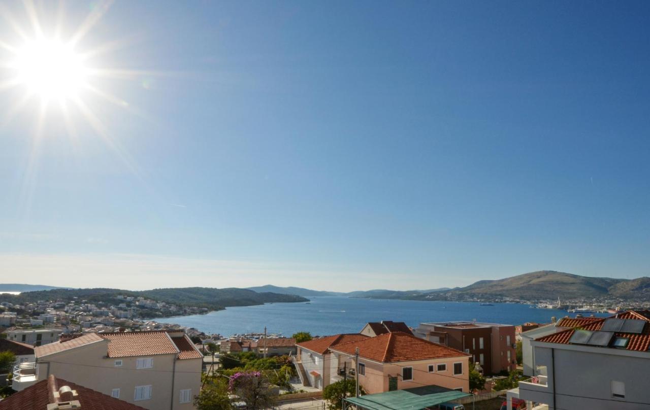 Apartment With Heated Pool And Sea View Трогір Екстер'єр фото