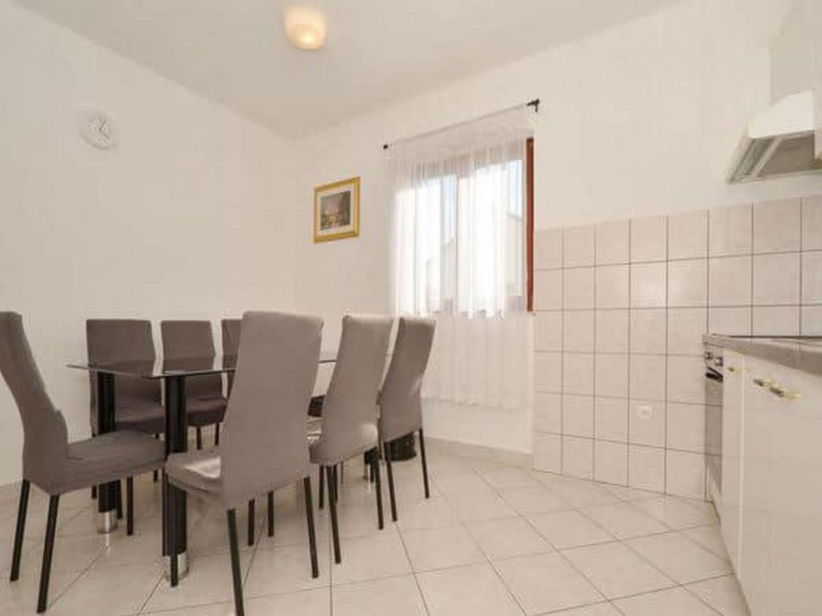 Apartment With Heated Pool And Sea View Трогір Екстер'єр фото