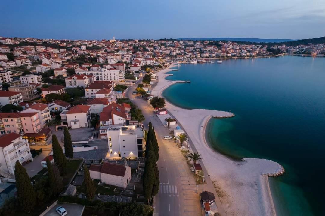 Apartment With Heated Pool And Sea View Трогір Екстер'єр фото
