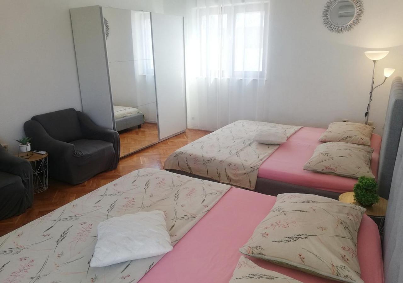 Apartment With Heated Pool And Sea View Трогір Екстер'єр фото
